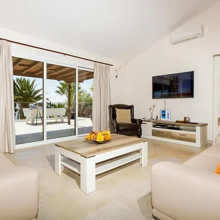 Vila Puerto Del Carmen Sleeps 10 Pool Air Con Wifi Puerto del Carmen (Lanzarote)